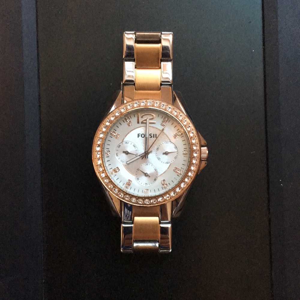 Women’s Fossil Watch - Picture 1 of 6